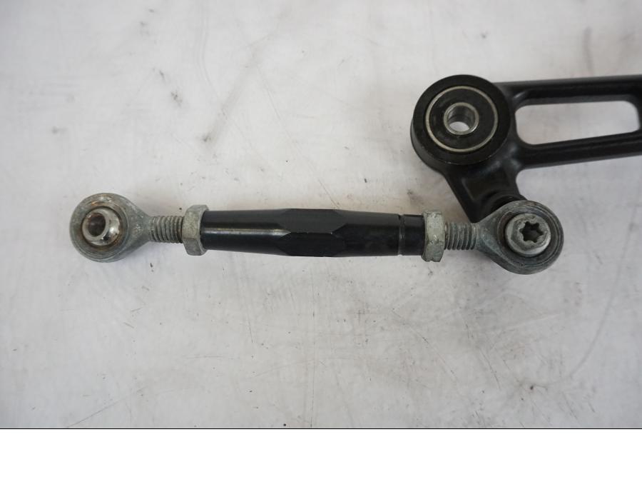 Snett uppifrån på Växelpedal från en KTM 1290 Super Duke -2019 motorcykel.