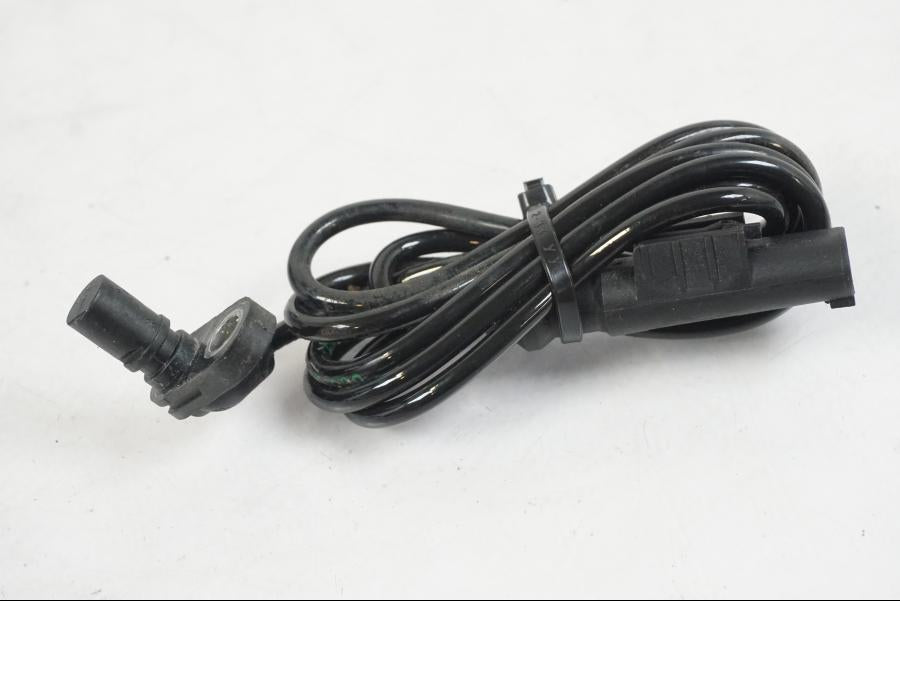 Framsidan på ABS givare från en KTM 1290 Super Duke R -2022 motorcykel.