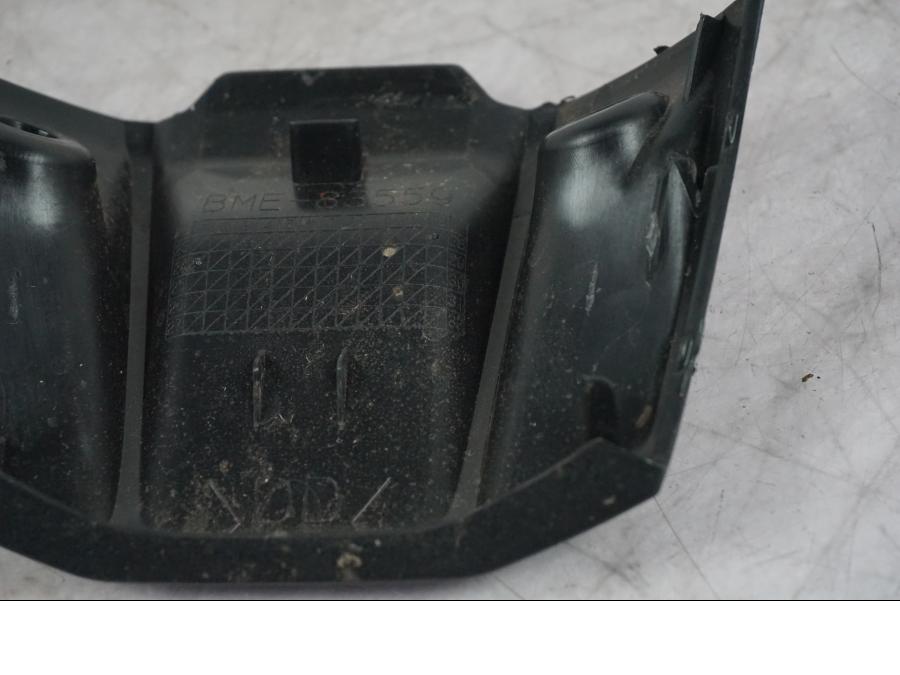 Snett uppifrån på Toppkåpa från en Yamaha MT-09 -2024 motorcykel.