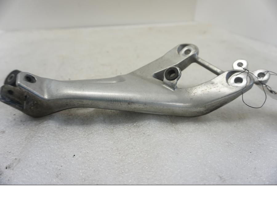 Höger sida på Fotpinnefäste från en Honda CBR 1100 XX -1998 motorcykel.