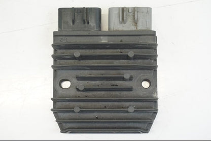 Höger sida på Likriktare från en Ducati Hyperstrada -2013 motorcykel.