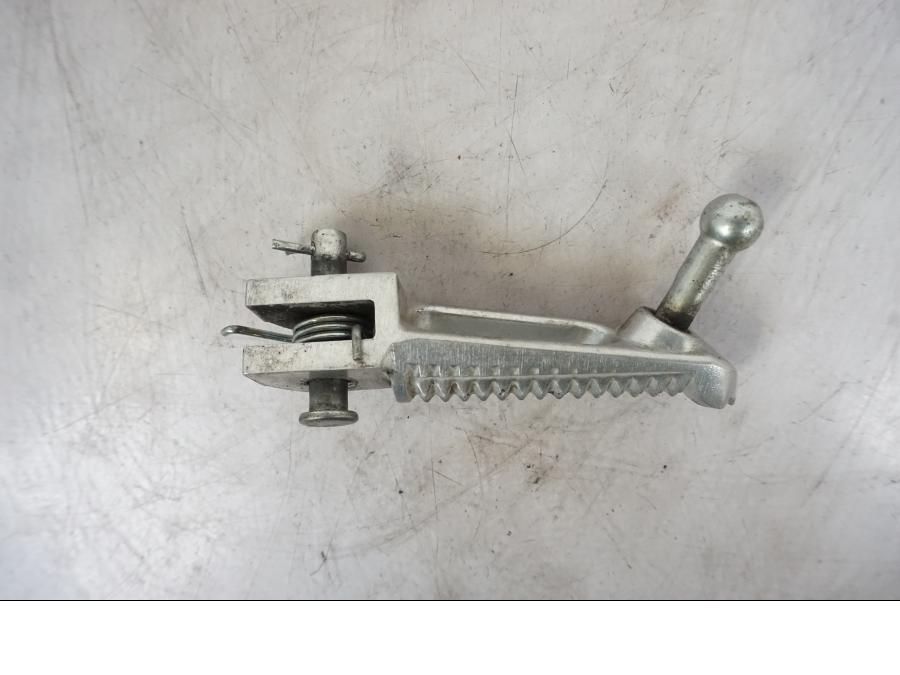 Höger sida på Fotpinne från en Yamaha MT-09 -2020 motorcykel.