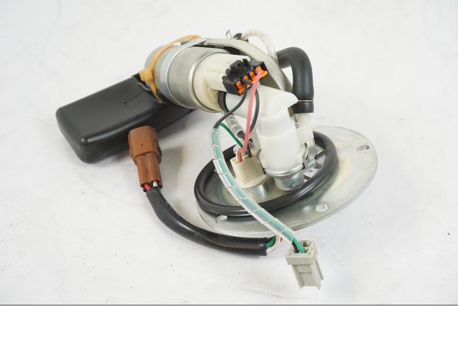 Extrabild1 på Bensinpump insprut från en Suzuki VZR 1800 -2009 motorcykel.