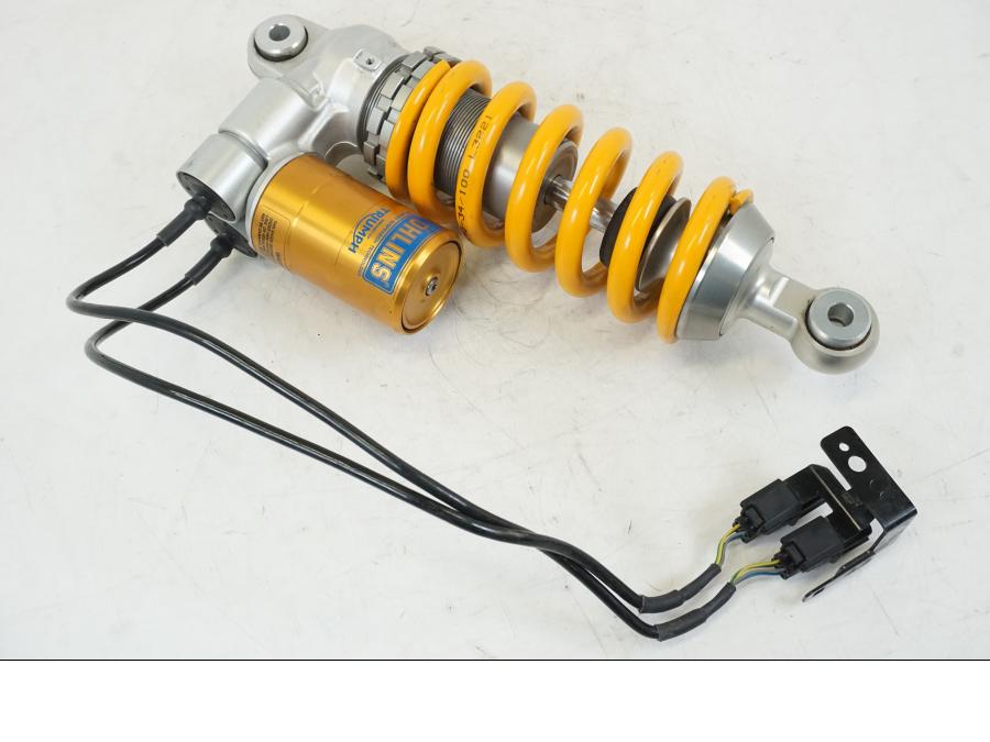 Framsidan på Stötdämpare Öhlins från en Triumph Speed Triple -2021 motorcykel.