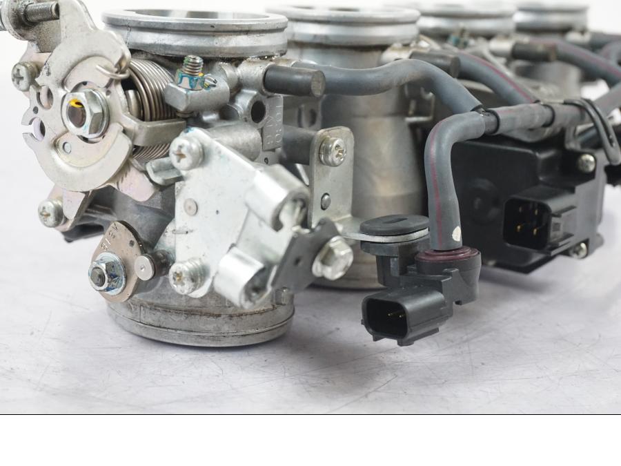 Höger sida på Spjällhus från en Kawasaki ZX-6R -2011 motorcykel.