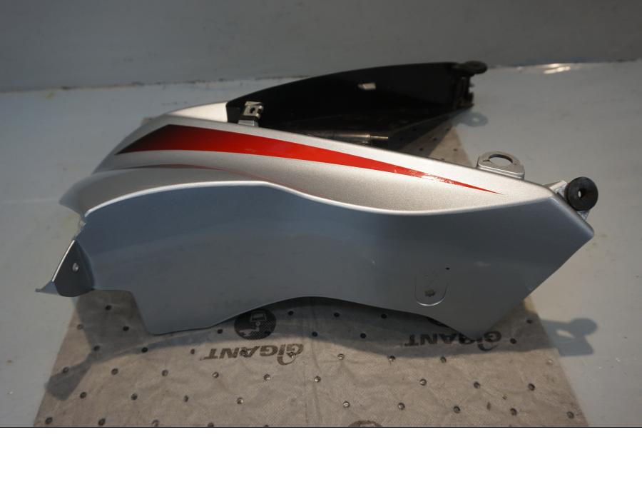 Baksidan på Sidkåpa från en Suzuki GSX-R 1000 -2008 motorcykel.