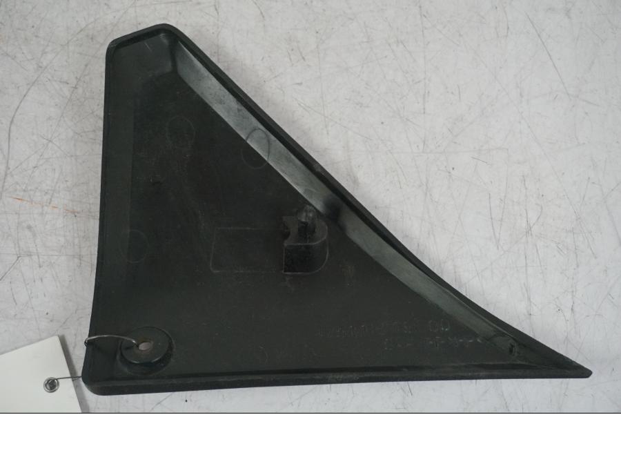 Höger sida på Ramplast från en Suzuki VZ 800 -2000 motorcykel.