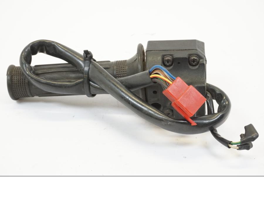 Vänster sida på Styrelreglage från en Honda VF 750 S -1982 motorcykel.