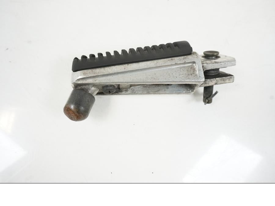 Framsidan på Fotpinne från en Yamaha BT 1100 -2003 motorcykel.