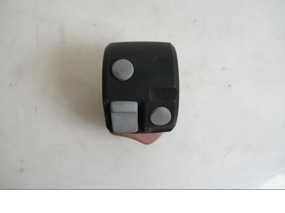 Baksidan på Styrelreglage från en BMW K 1200 S -2007 motorcykel.