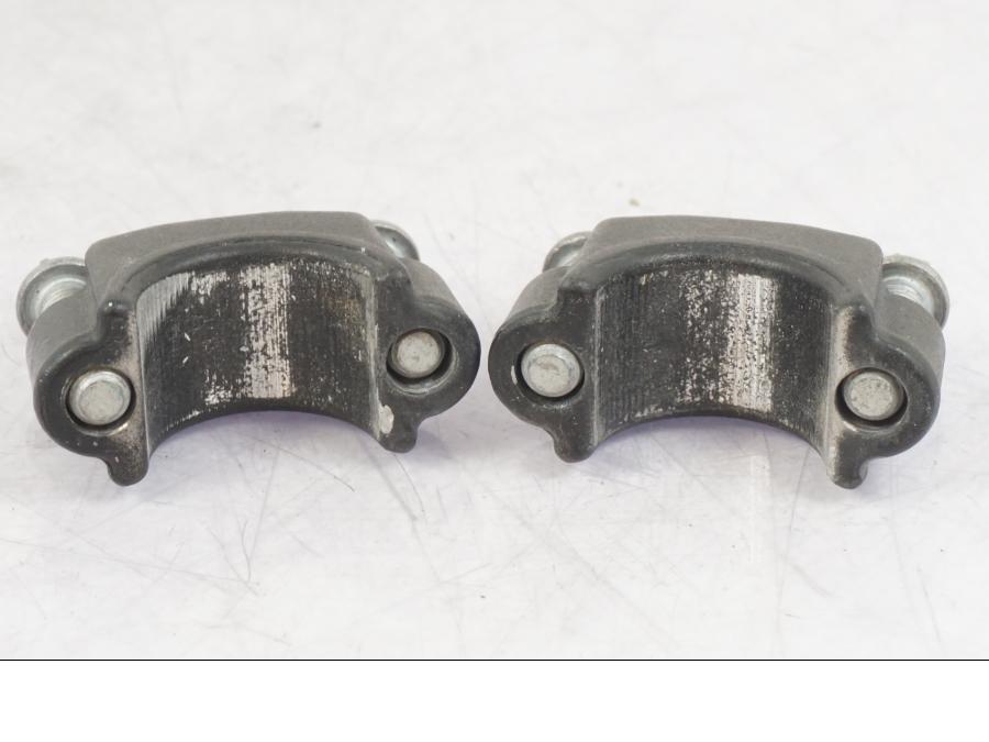 Snett uppifrån på Styrfäste från en BMW R 1200 GS -2005 motorcykel.