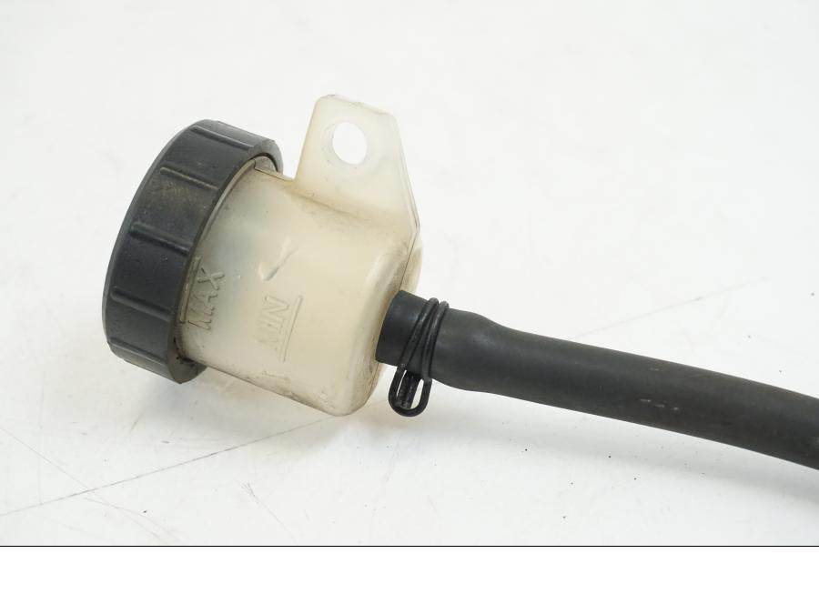 Baksidan på Bromsvätskebehållare från en Ducati Streetfighter S -2011 motorcykel.