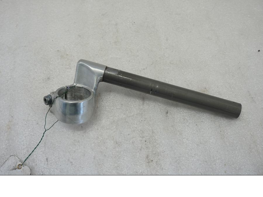 Framsidan på Styre från en Honda CBR 1100 XX -1998 motorcykel.