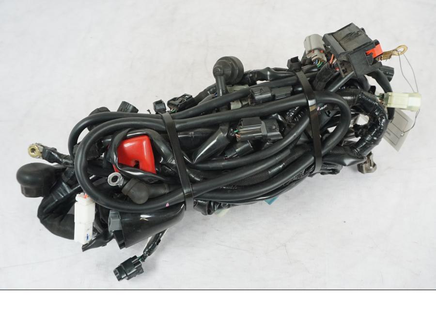 Vänster sida på Kabelstam från en Kawasaki Z 900 -2019 motorcykel.