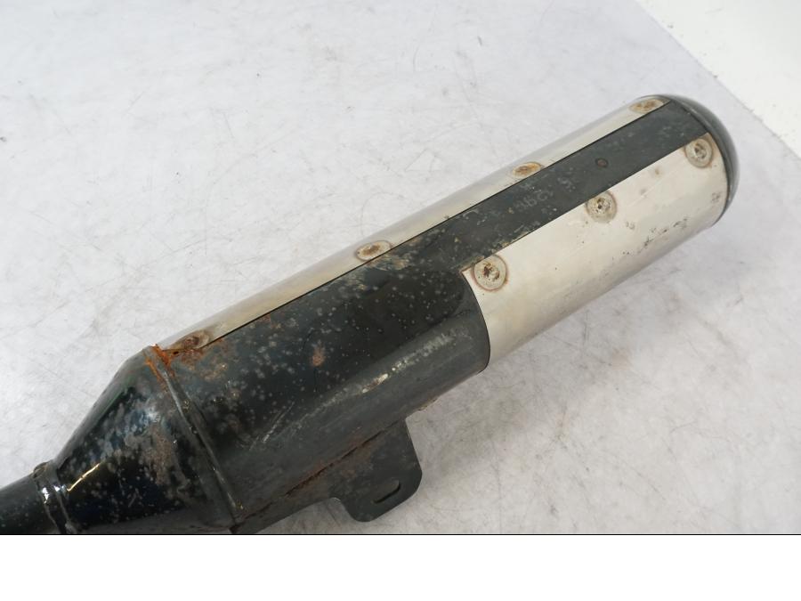 Snett nerifrån på Ljuddämpare från en Kawasaki GPZ 500 S -1982 motorcykel.