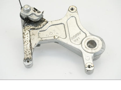 Snett uppifrån på Bromsoksfäste från en Honda XRV 750 -2003 motorcykel.