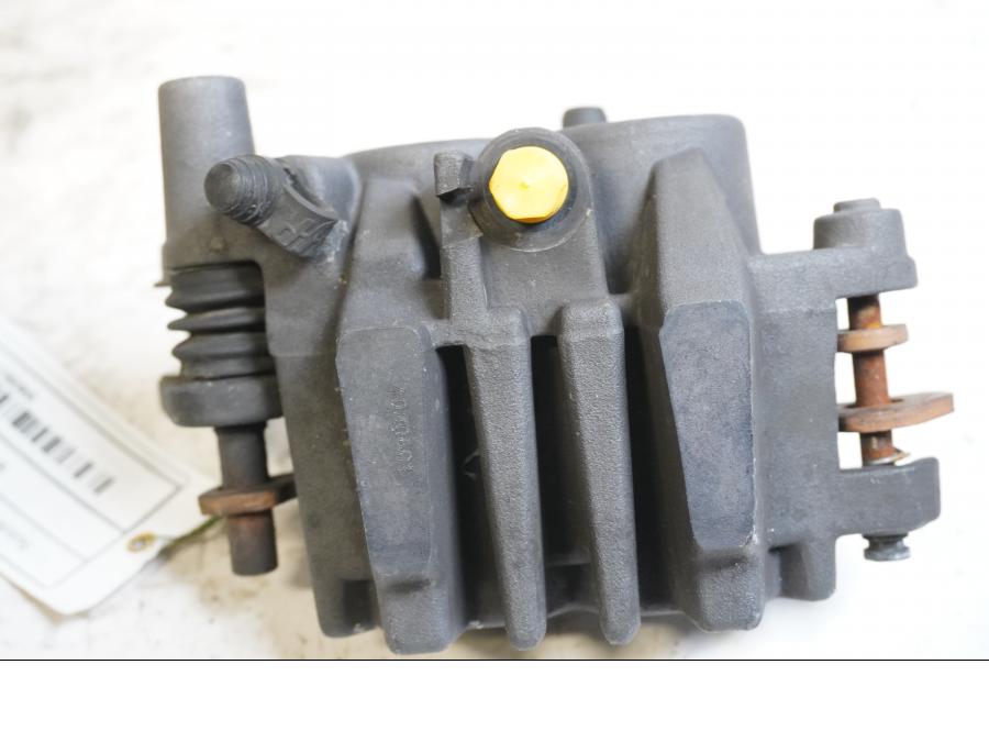 Baksidan på Bromsok från en Suzuki GS 500 -2004 motorcykel.