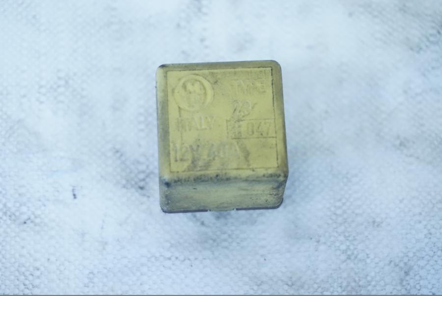 Framsidan på Relä från en Ducati 750 SS -1995 motorcykel.