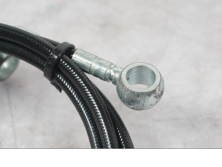 Vänster sida på Kopplingsledning från en KTM 1290 Super Duke R -2022 motorcykel.