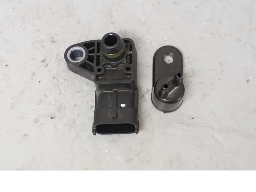 Baksidan på Mapsensor från en Aprilia Tuono V4R -2018 motorcykel.