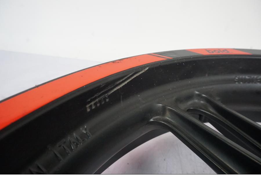 Extrabild3 på Fälg från en Yamaha YZF-R 125 -2008 motorcykel.