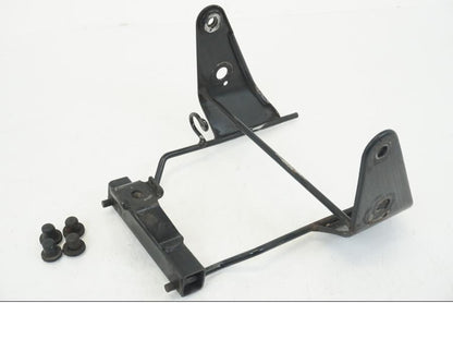 Framsidan på Strålkastarfäste från en Honda CB 750 -2002 motorcykel.