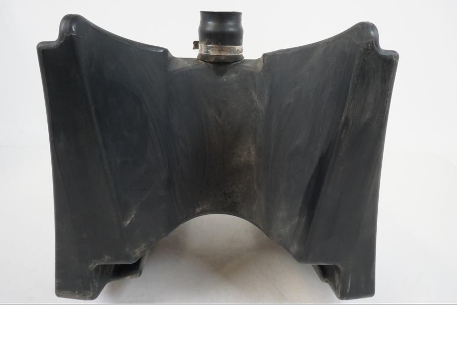 Höger sida på Bensintank från en AJP PR7 -2021 motorcykel.