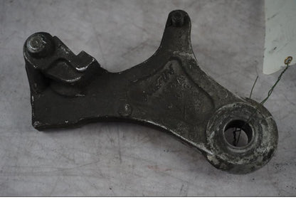 Framsidan på Bromsoksfäste från en Honda XL 650 V -2004 motorcykel.