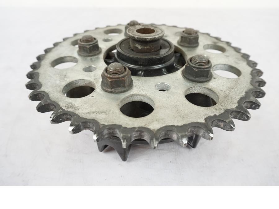 Baksidan på Drevfäste från en Honda CB 750 -1996 motorcykel.