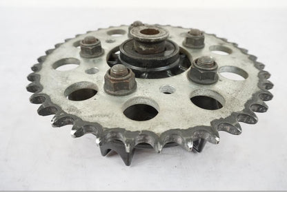 Baksidan på Drevfäste från en Honda CB 750 -1996 motorcykel.