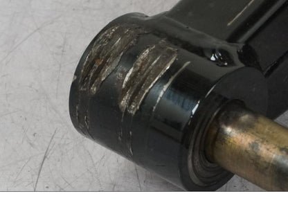 Höger sida på Sving från en Suzuki VZ 800 -2000 motorcykel.