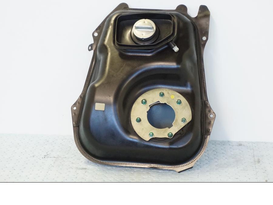 Framsidan på Bensintank från en Honda SH 300 A -2011 scooter.