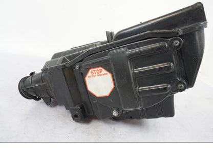 Höger sida på Luftburk från en Honda CB 750 -1996 motorcykel.