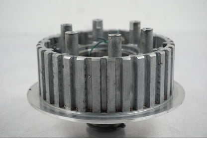 Vänster sida på Kopplingskorg från en H-D Softail Standard FXST -2001 motorcykel.