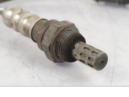 Höger sida på Lambdasond från en BMW R 1200 GS -2005 motorcykel.