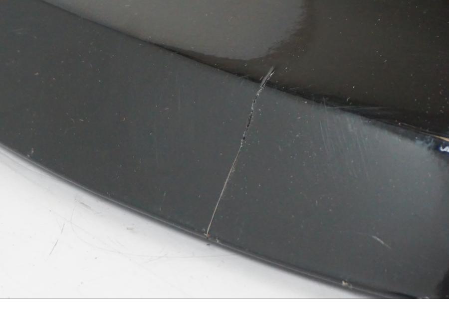 Extrabild2 på <p>Bakskärm från Suzuki VL 800 2007.</p>

<p>Två sprickor i bakkant, repor och mindre slitage av lack finns se bilder.</p> motorcykel.