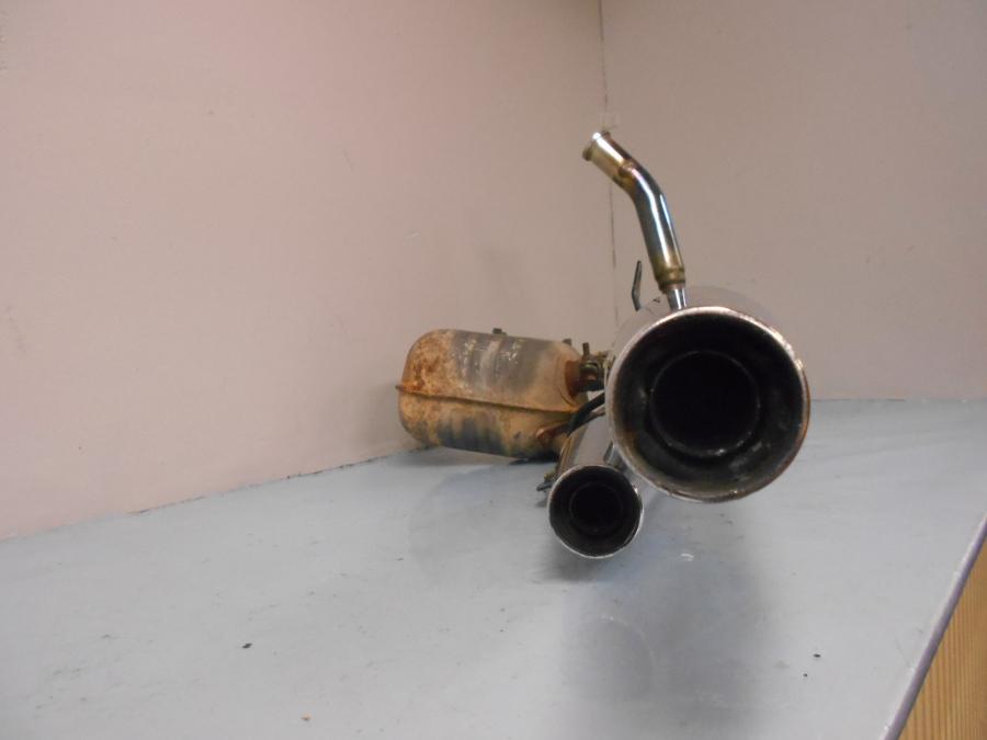 Höger sida på Avgassystem från en Kawasaki VN 1500 -2002 motorcykel.