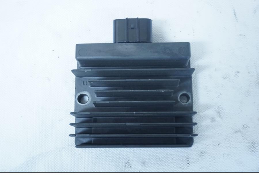 Framsidan på Likriktare från en Kawasaki Ninja 650 -2018 motorcykel.