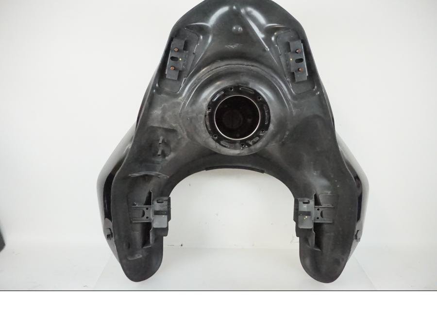 Snett uppifrån på Bensintank från en Triumph Tiger 900 GT Pro -2021 motorcykel.