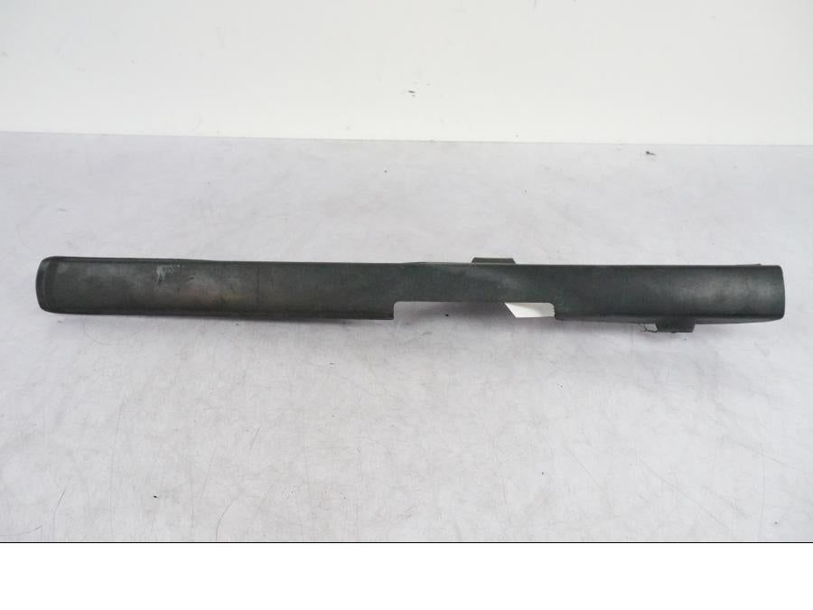 Baksidan på Kedjeskydd från en Suzuki GSX-R 1000 -2008 motorcykel.