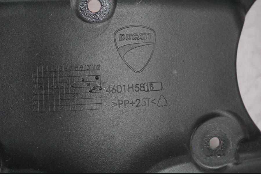 Vänster sida på Luftvinge från en Ducati Multistrada V4 -2024 motorcykel.