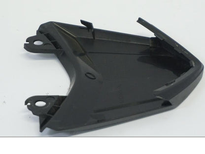 Snett nerifrån på Bakvinge från en Honda CB 500 X -2015 motorcykel.