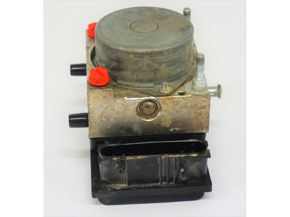 Vänster sida på ABS Modulator från en BMW G 650 GS -2011 motorcykel.