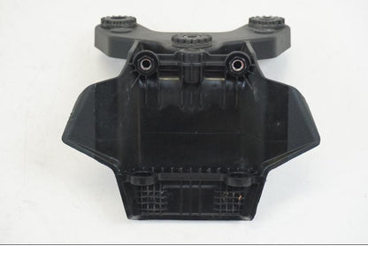 Snett uppifrån på Instrumentfäste från en Ducati Streetfighter V4 -2020 motorcykel.