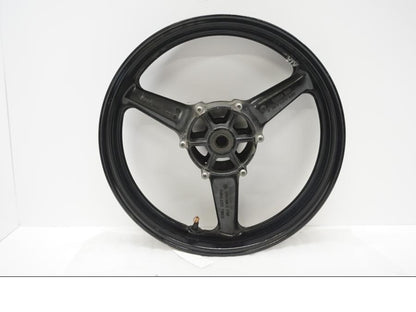 Baksidan på Fälg från en Yamaha TDM 900 -2002 motorcykel.