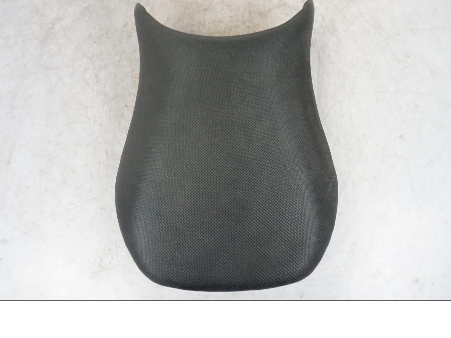 Snett uppifrån på Sadel från en Kawasaki ZX-6R -2006 motorcykel.