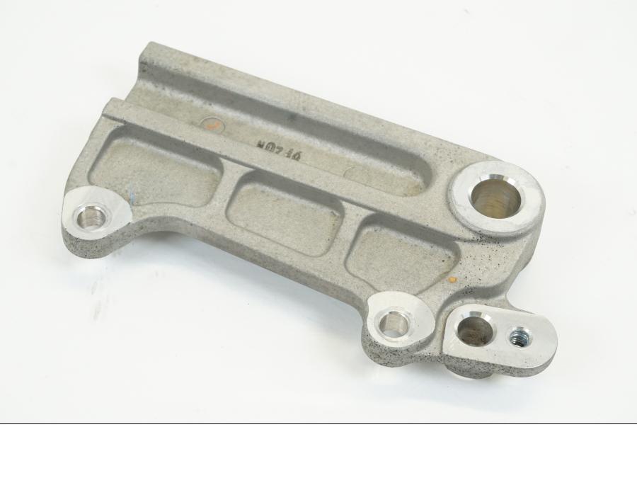 Baksidan på Bromsoksfäste från en Kawasaki KLX 230 -2019 motorcykel.