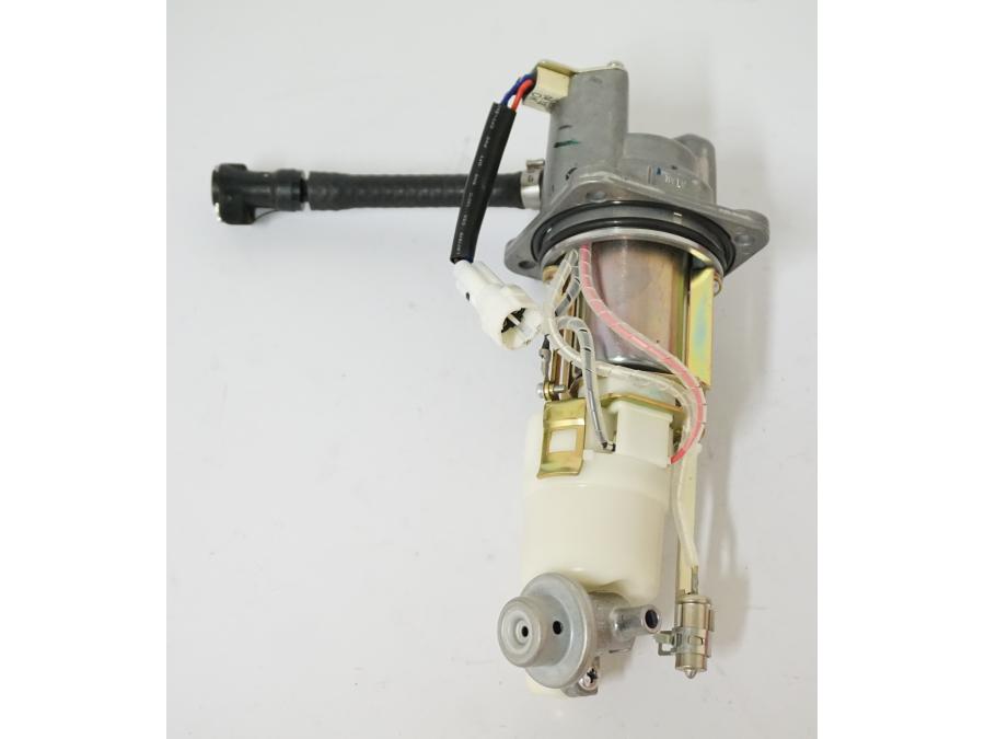 Baksidan på Bensinpump insprut från en KTM 1190 Adventure -2014 motorcykel.