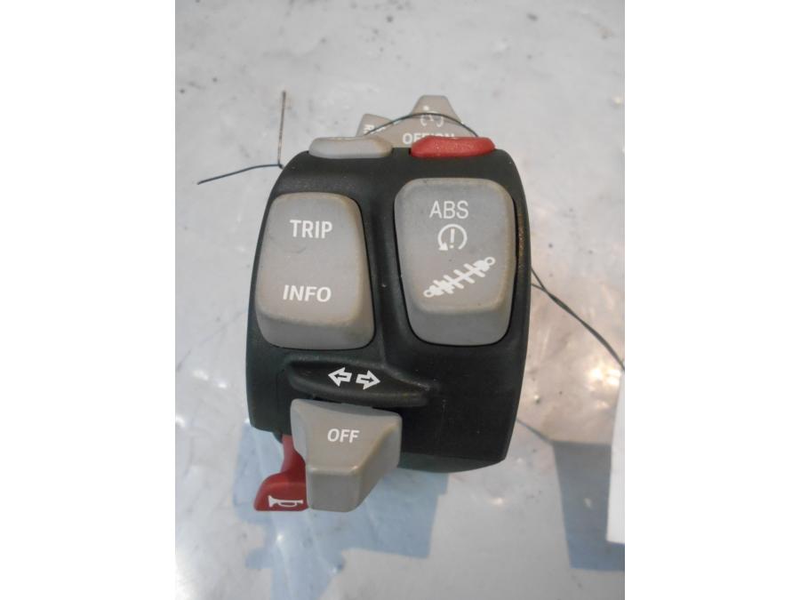 Framsidan på Styrelreglage från en BMW R 1200 RS -2016 motorcykel.