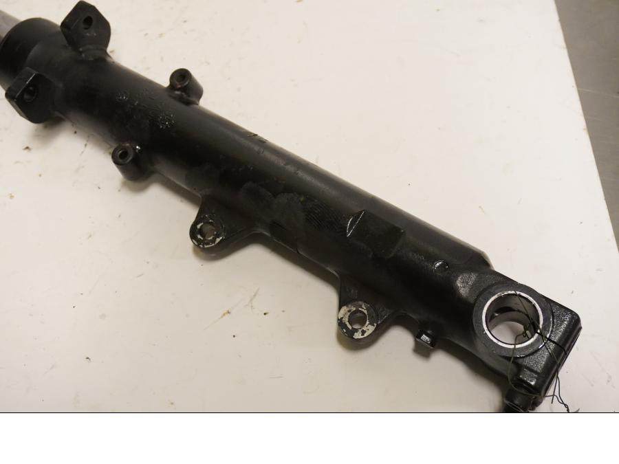 Vänster sida på Gaffelben från en BMW K 75 -1992 motorcykel.